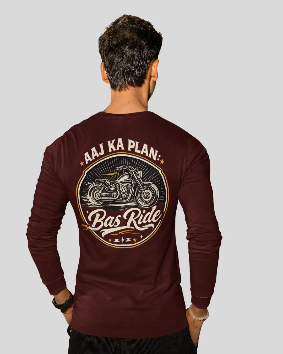 Back pose of a male model in Aaj Ka Plan Bas Ride Maroon Full Sleeve Tee Back pose of a male model in Aaj Ka Plan Bas Ride Maroon Full Sleeve Tee