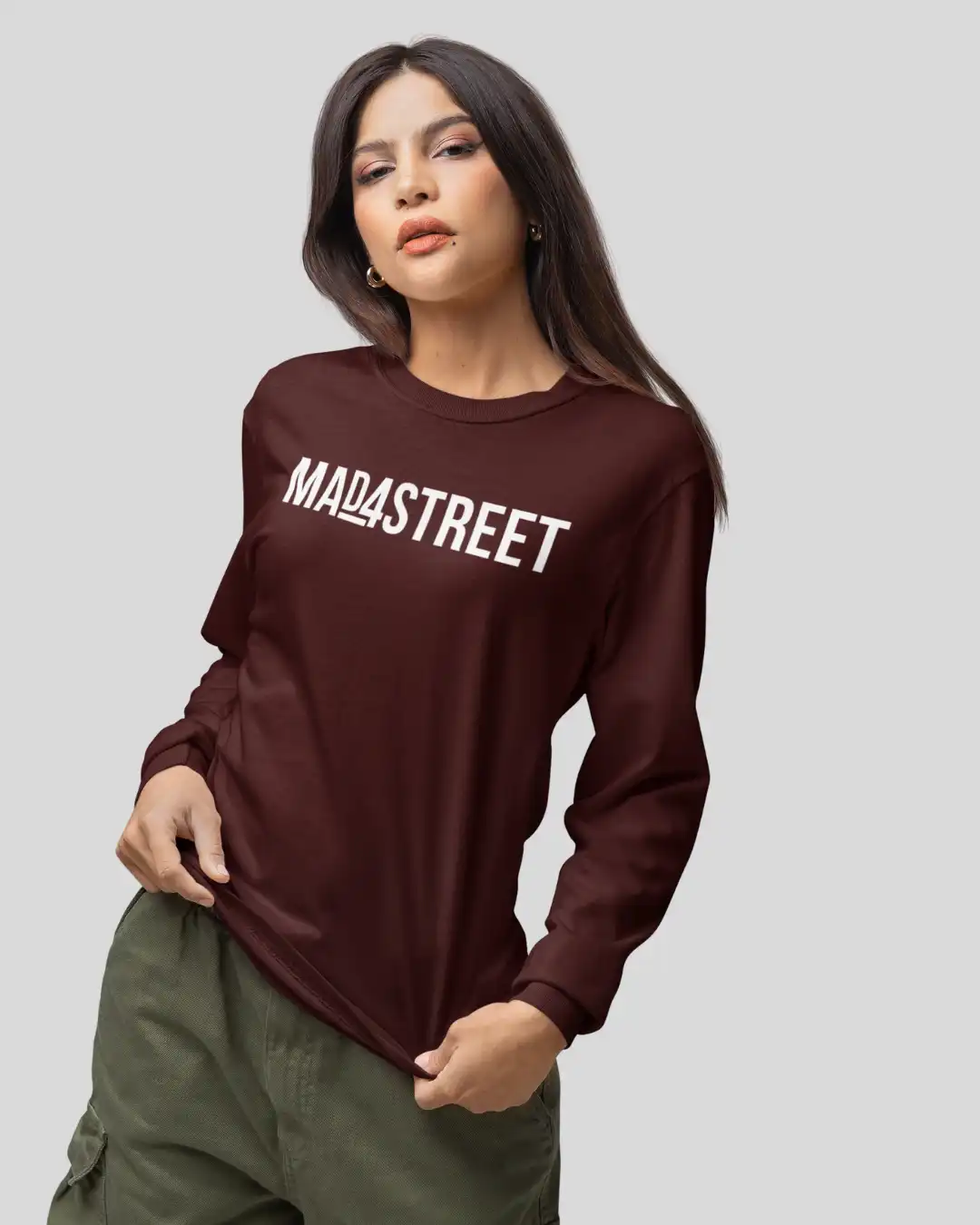 Front pose of a female model in Aaj Ka Plan Bas Ride Maroon Full Sleeve Tee Front pose of a female model in Aaj Ka Plan Bas Ride Maroon Full Sleeve Tee